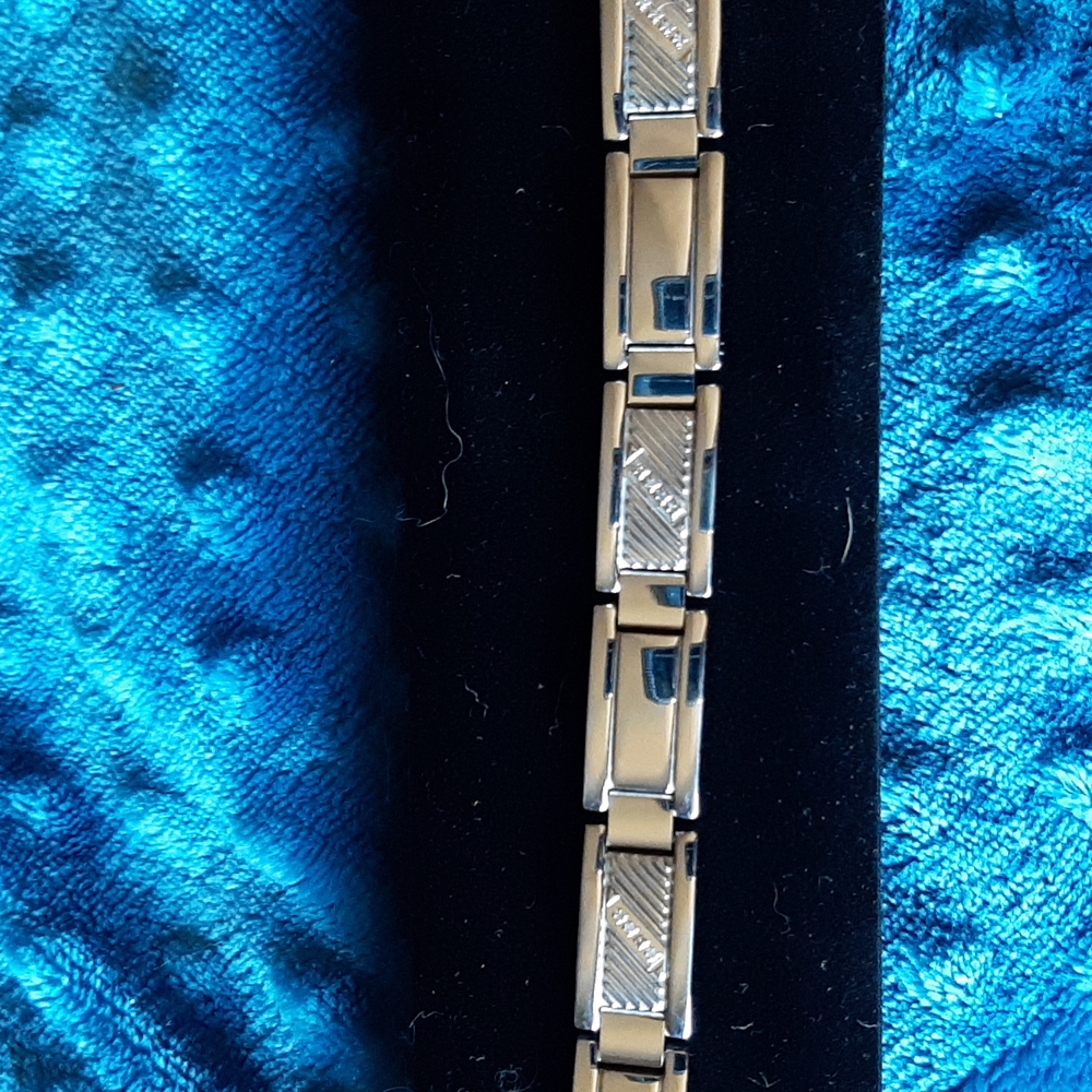 Men's bracelet from Macys... see description **NEVER WORN** (split before bday)